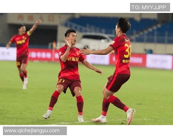 深圳足球队以97分领跑城市联赛积分榜展现强劲实力